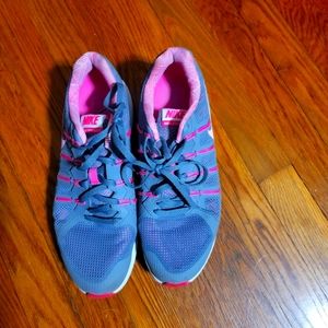 Nike Size 11 Women's Tennis Shoes, Gray and Pink
